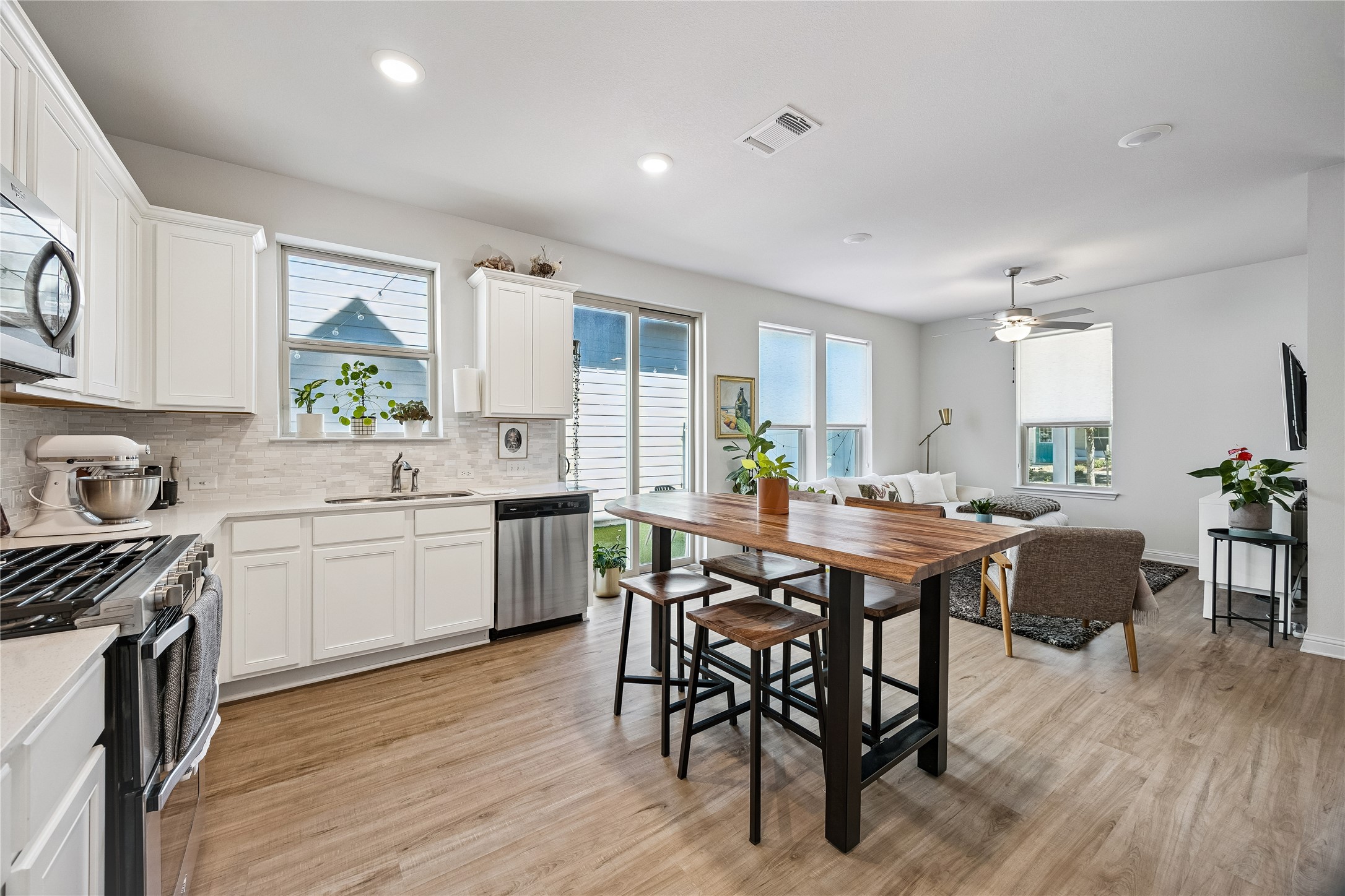 7605 Frida Bend Austin, TX 78744 - Photo 6 of 25