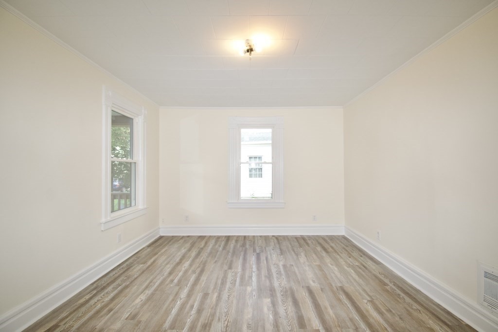 23 Vinton Street Springfield, MA 01104 - Photo 4 of 19