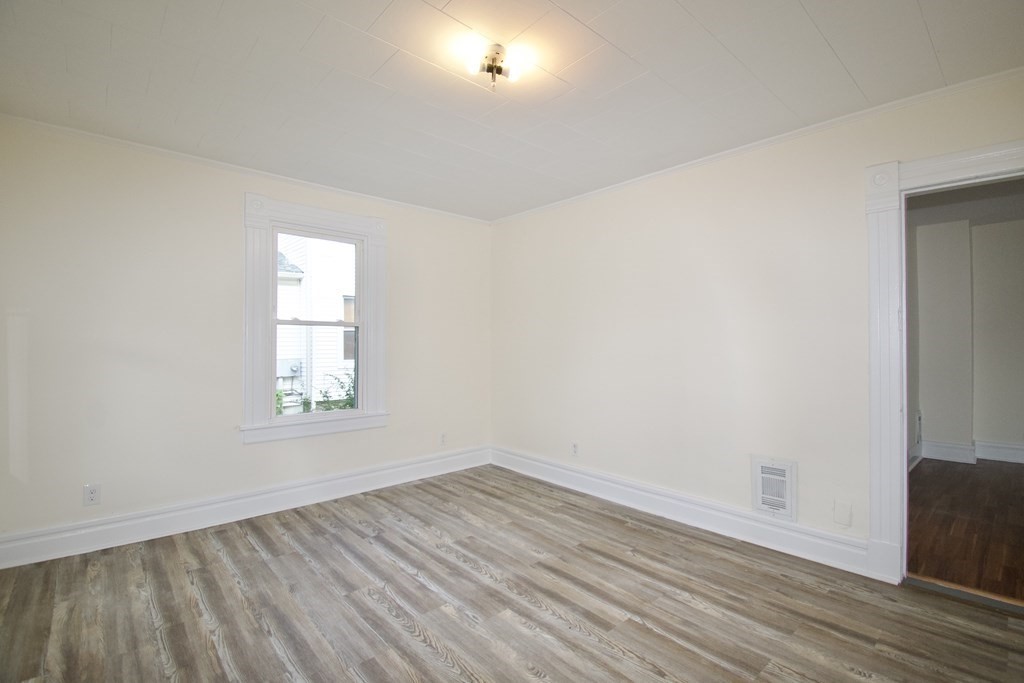 23 Vinton Street Springfield, MA 01104 - Photo 5 of 19