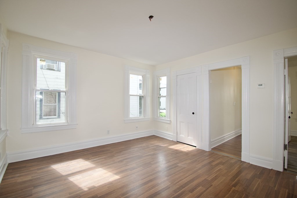 23 Vinton Street Springfield, MA 01104 - Photo 7 of 19