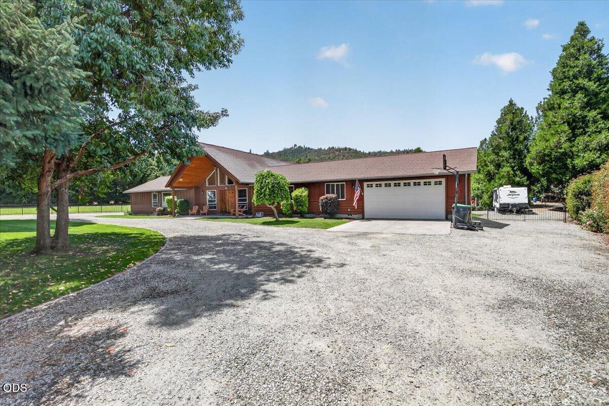 2240 Hull Road Medford, OR 97501 - Photo 2 of 49