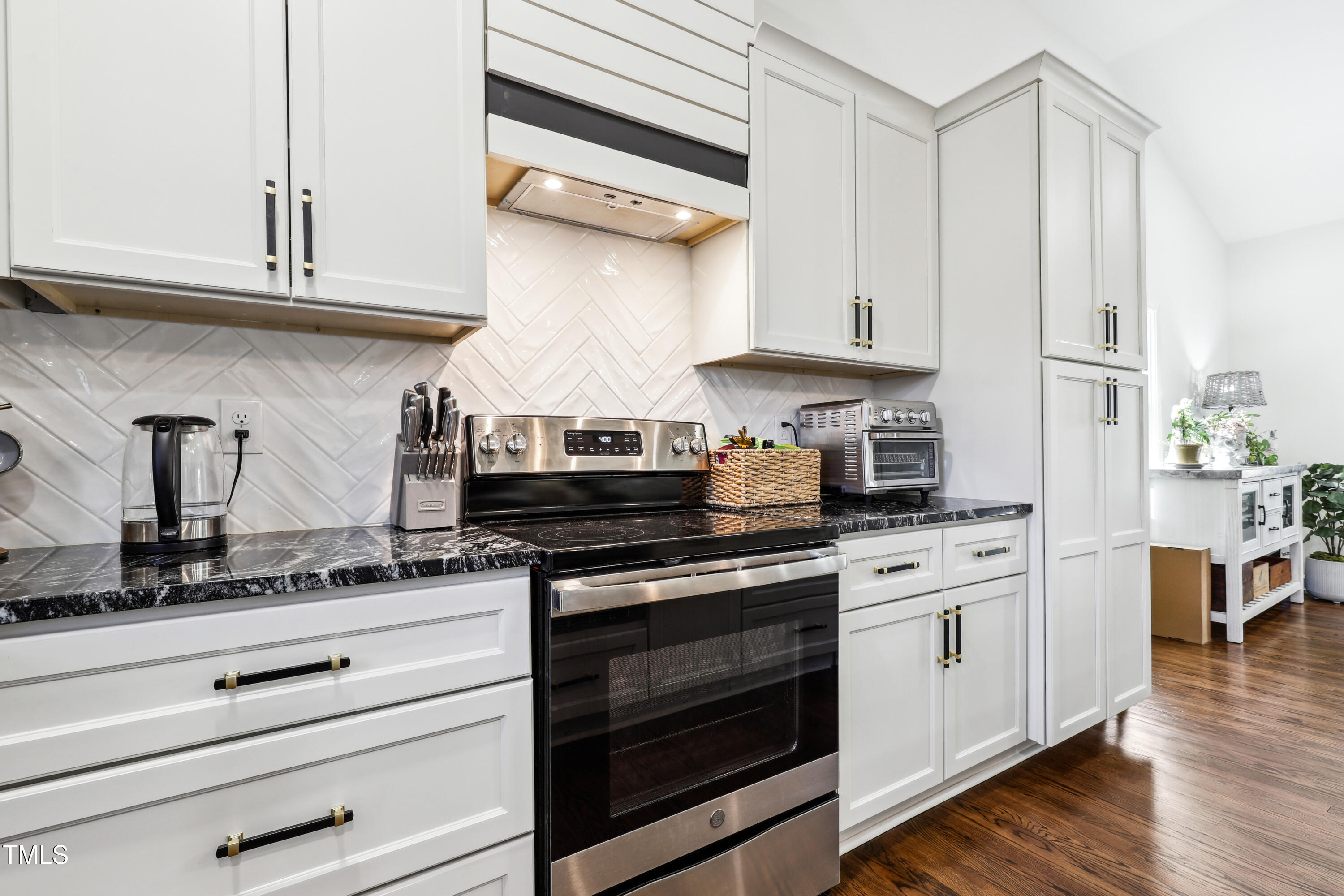 217 Northfield Drive Raleigh, NC 27609 - Photo 11 of 40 9