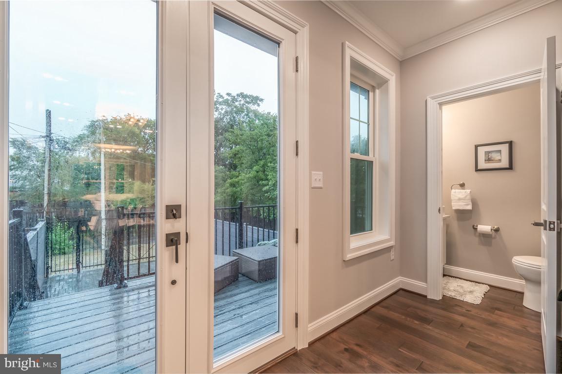 108 17th Street Southeast Washington, DC 20003 - Photo 11 of 29