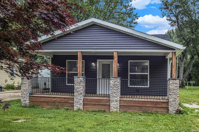 $215,000 | 414 West Superior Street, Osceola, IN 46561