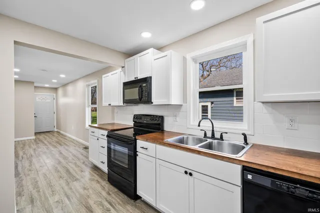 $215,000 | 414 West Superior Street, Osceola, IN 46561