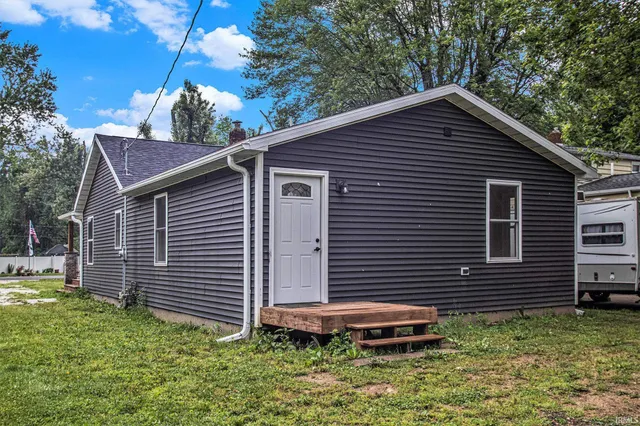 $215,000 | 414 West Superior Street, Osceola, IN 46561