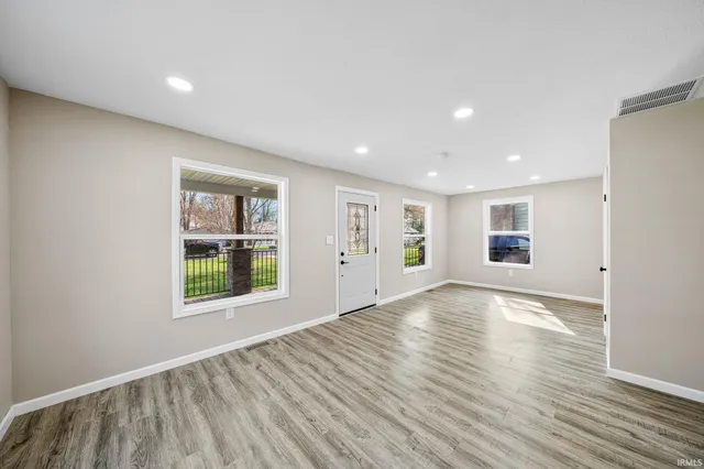 $215,000 | 414 West Superior Street, Osceola, IN 46561