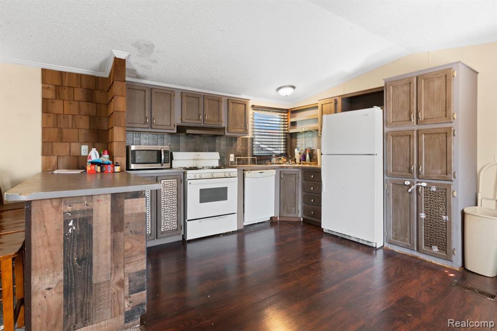 351 North Squirrel Road, Unit 26 Auburn Hills, MI 48326 - Photo 5 of 16