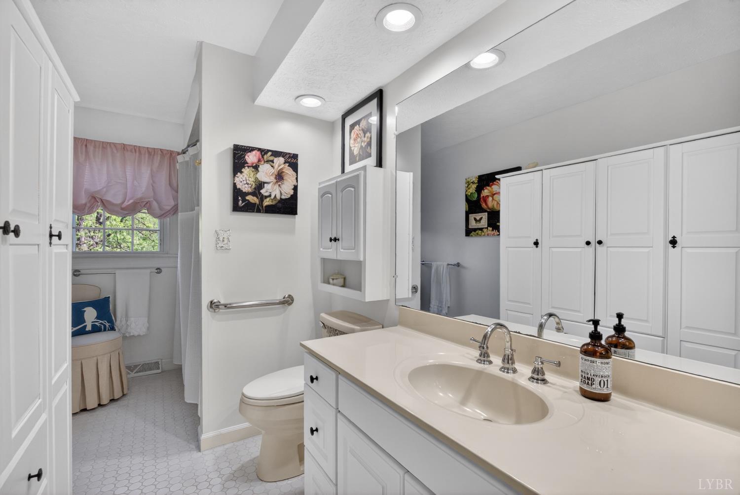 316 Quail Ridge Drive Forest, VA 24551 - Photo 12 of 35 a bathroom with a sink toilet and shower