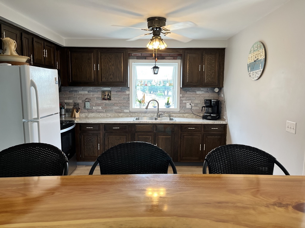 61 Harding Road Fairhaven, MA 02719 - Photo 9 of 29 Gallery Image 9