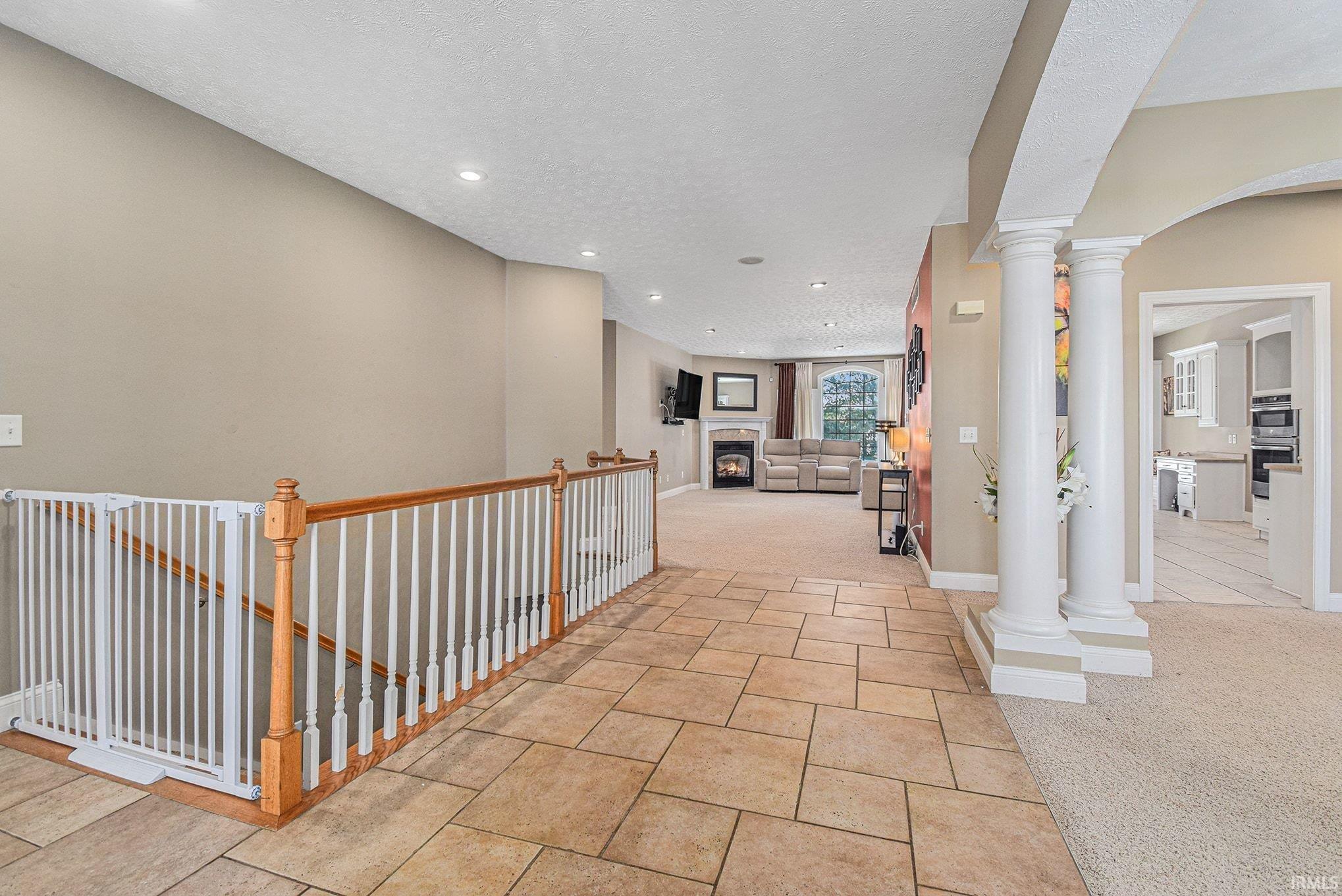 1963 Pheasant Ridge Drive Warsaw, IN 46580 - Photo 3 of 36