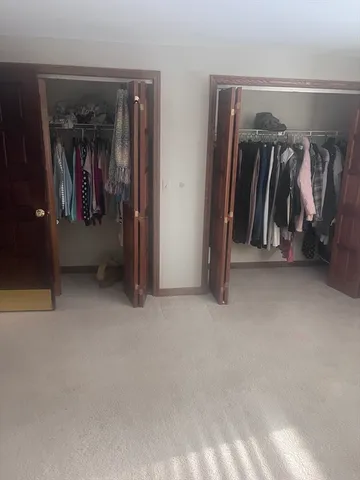 en empty room with windows and ceiling fan