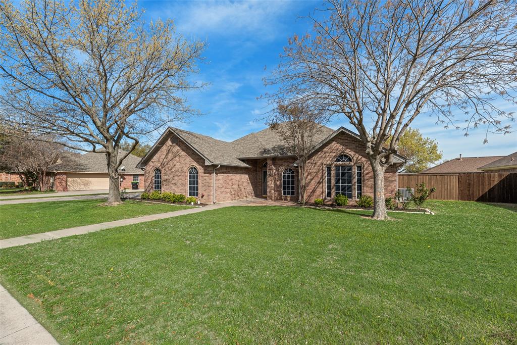 604 Cedar Drive Pilot Point, TX 76258 - Photo 3 of 37