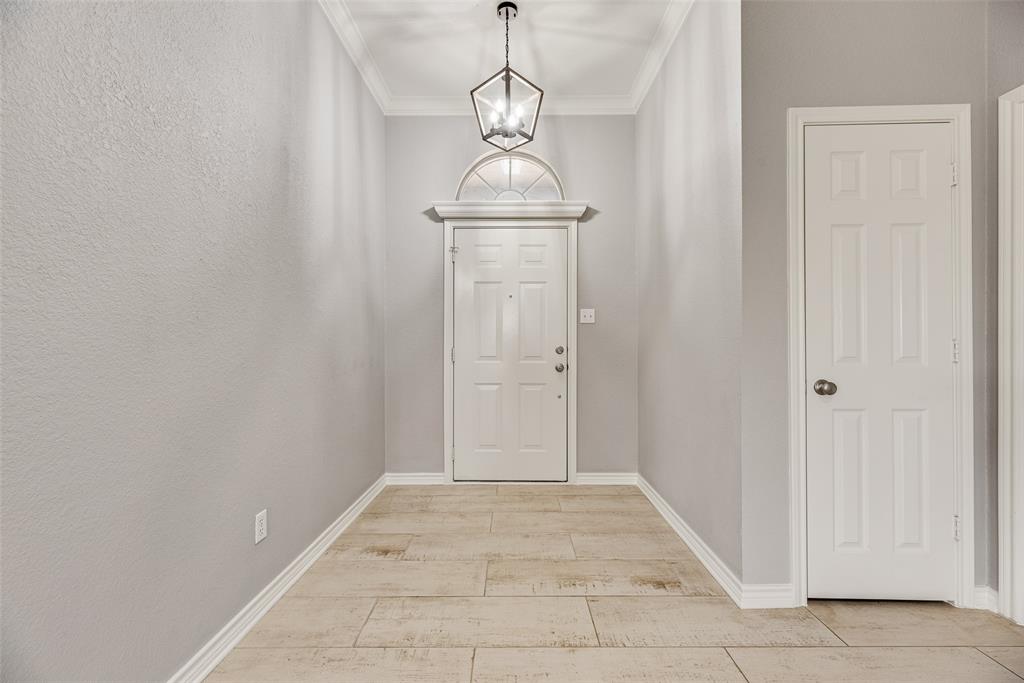 604 Cedar Drive Pilot Point, TX 76258 - Photo 4 of 37