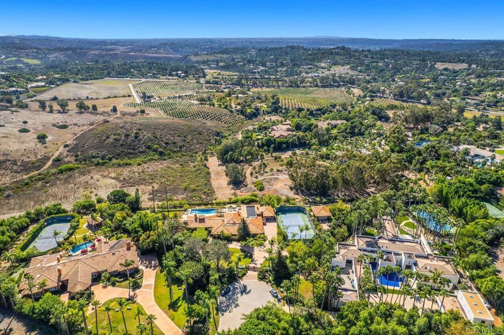 7196 Rancho La Cima Drive Rancho Santa Fe, CA 92067 - Photo 12 of 57