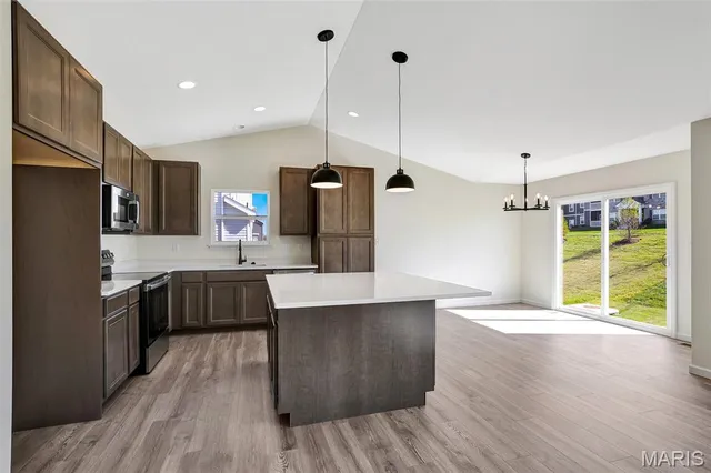 $476,371 | 211 Windmill View Drive, Wentzville, MO 63385