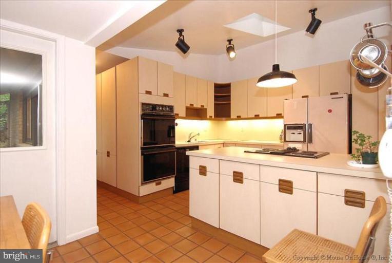 8125 Hamilton Spring Road Bethesda, MD 20817 - Photo 7 of 8 Kitchen