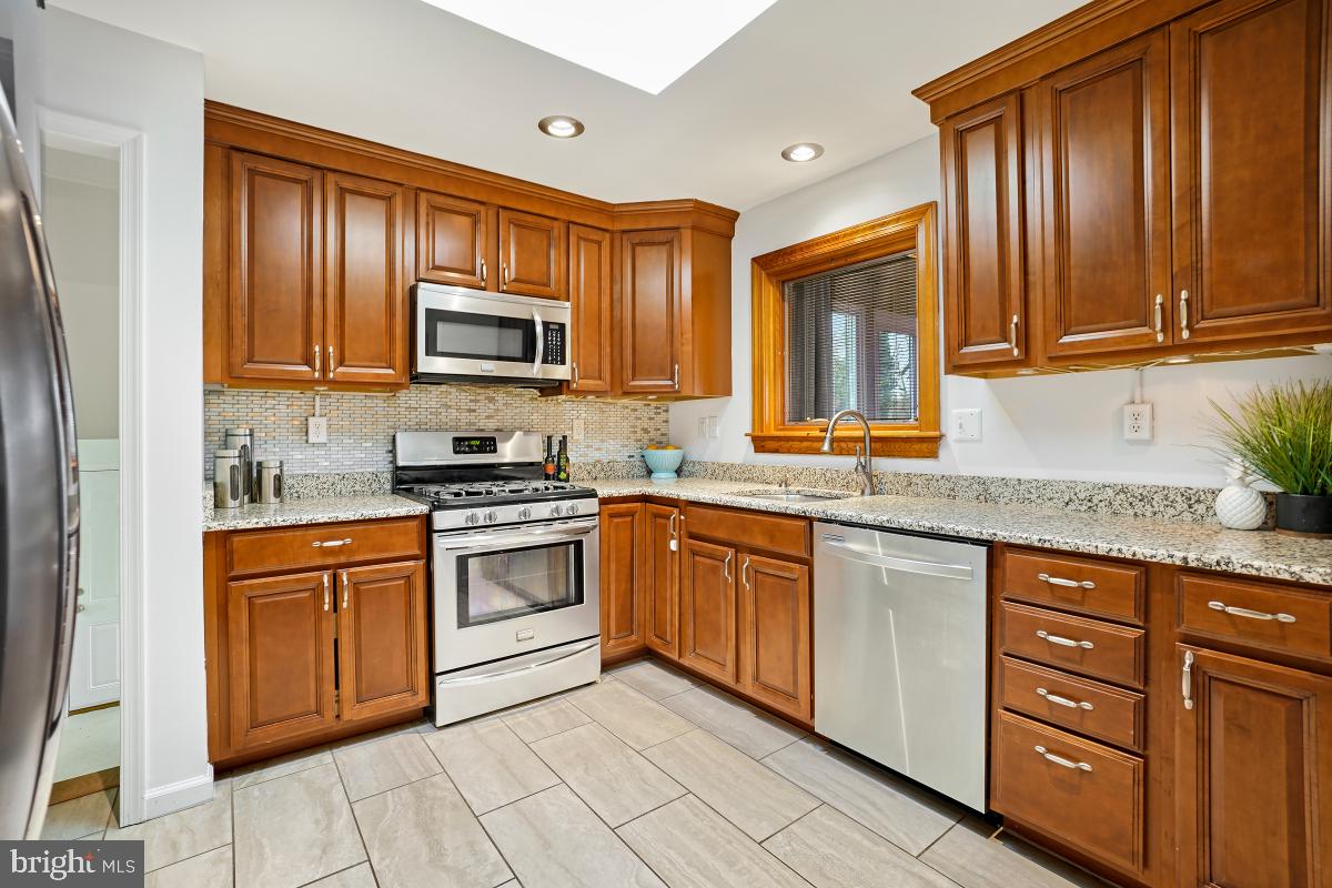 258 Kenwood Road Pasadena, MD 21122 - Photo 7 of 26 Gallery Image 7