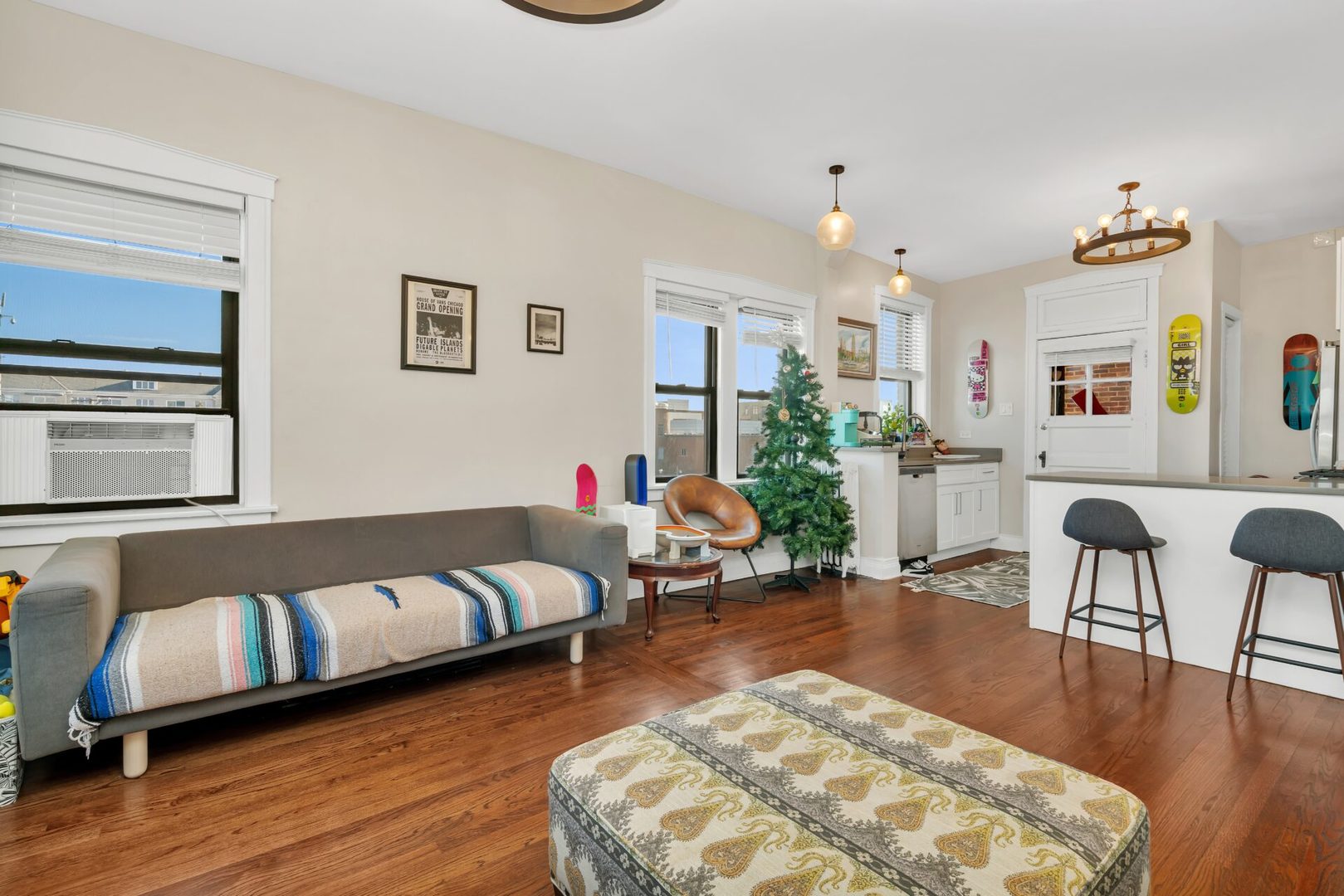 319 Calendar Avenue, Unit 3D La Grange, IL 60525 - Photo 4 of 7 a living room with furniture and wooden floor