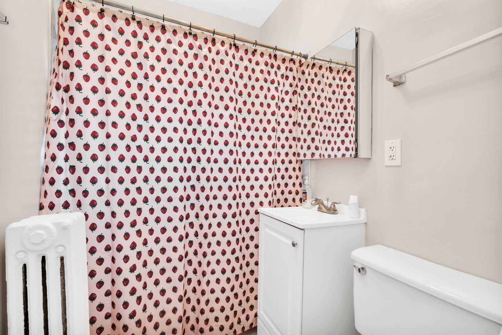 319 Calendar Avenue, Unit 3D La Grange, IL 60525 - Photo 6 of 7 a bathroom with a sink toilet and shower