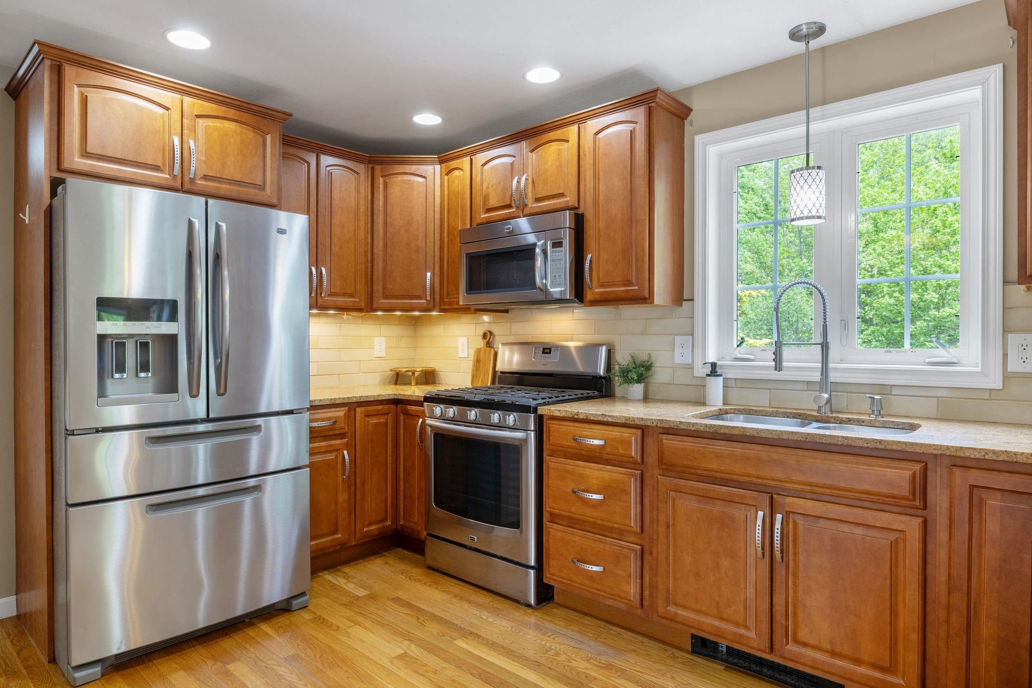 212 Oak Hill Road Barrington, NH 03825 - Photo 6 of 55