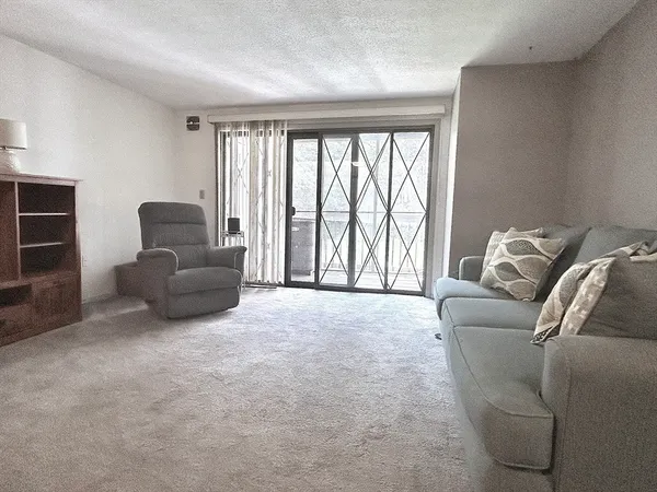 $2,600 | 15 Thompson Drive, Unit 12, Randolph, MA 02368