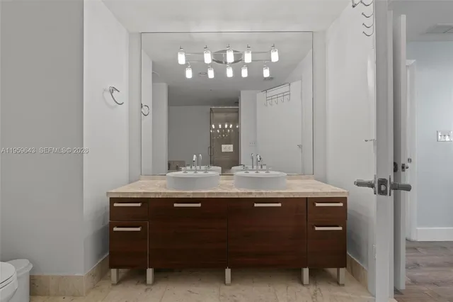 $3,350 | 253 Northeast 2nd Street, Unit 2201, Miami, FL 33132