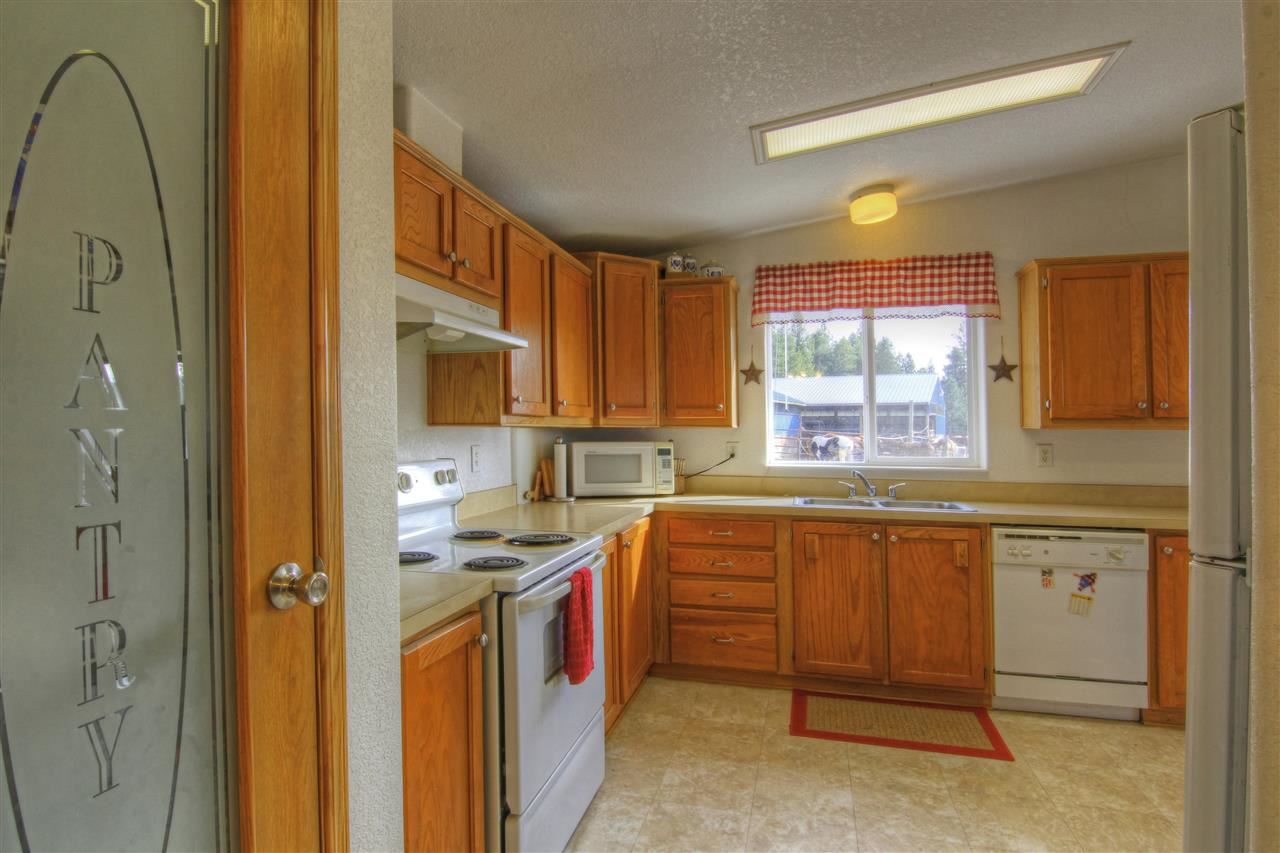 4807 Whittier Road Clayton, WA 99110 - Photo 2 of 20