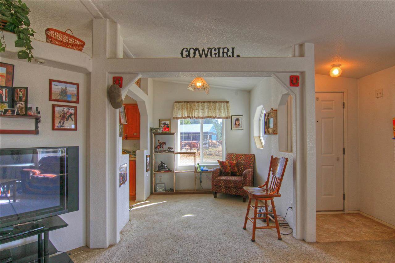 4807 Whittier Road Clayton, WA 99110 - Photo 4 of 20