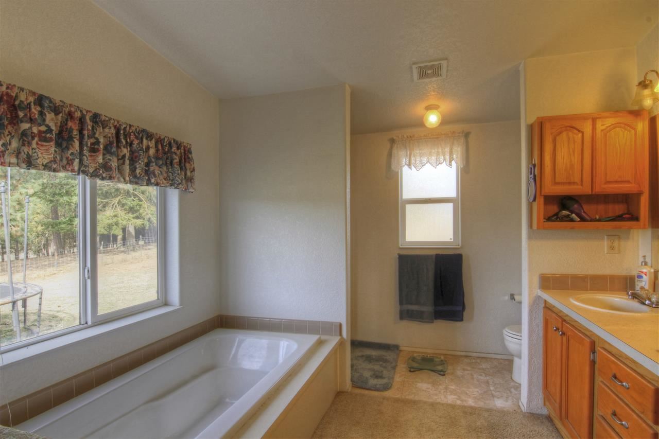 4807 Whittier Road Clayton, WA 99110 - Photo 6 of 20