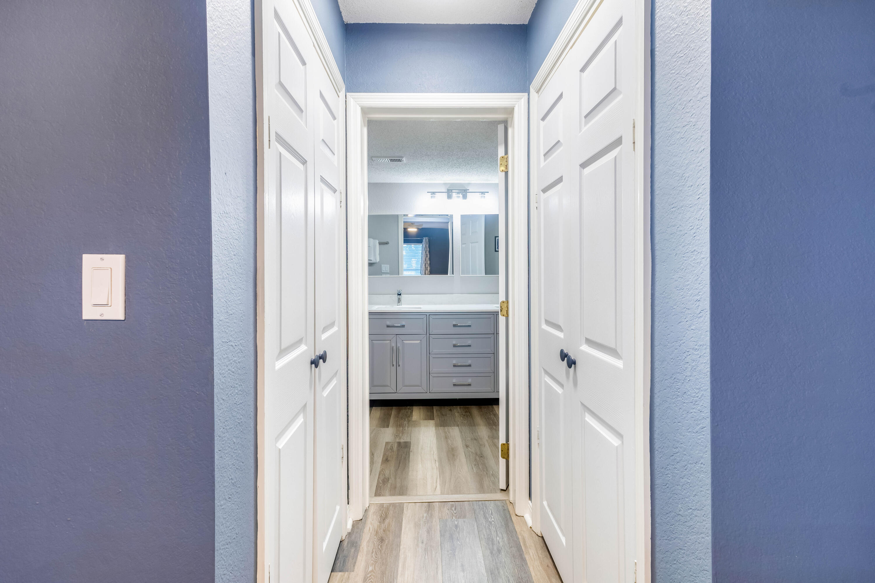 790 Santa Rosa Boulevard, Unit 2008 Fort Walton Beach, FL 32548 - Photo 17 of 33 a view of a hallway with wooden floor and a bathroom