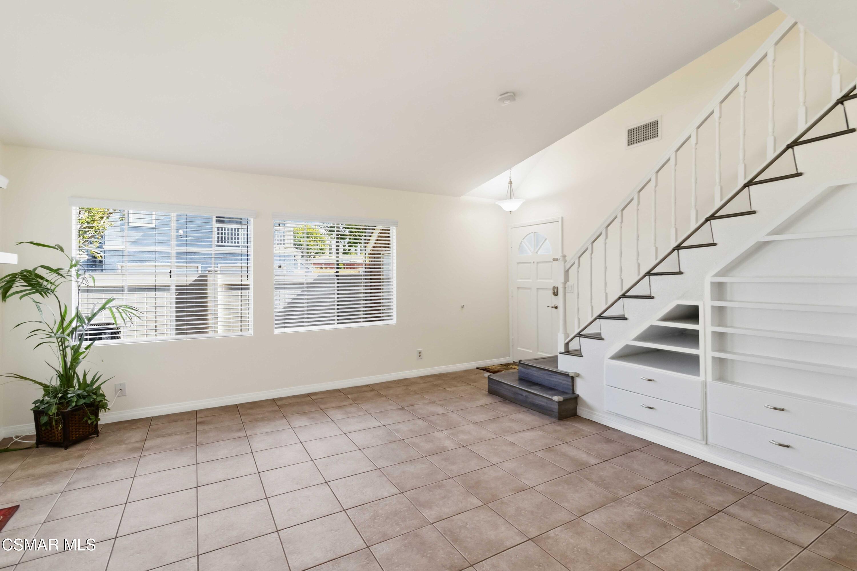1962 Rory Lane, Unit 1 Simi Valley, CA 93063 - Photo 7 of 42 009