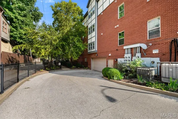 $345,000 | 2211 South Grand Boulevard, Unit 210, St. Louis, MO 63104