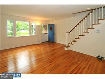 8047 Winston Road Philadelphia, PA 19118 - Photo 3 of 12 Living Room
