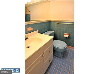 8047 Winston Road Philadelphia, PA 19118 - Photo 10 of 12 Bathroom