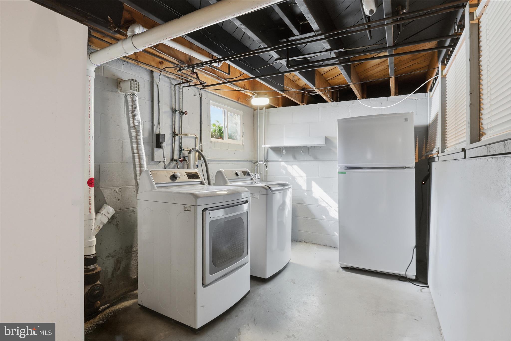 6415 South Clifton Road Frederick, MD 21703 - Photo 27 of 53 a utility room with dryer and washer