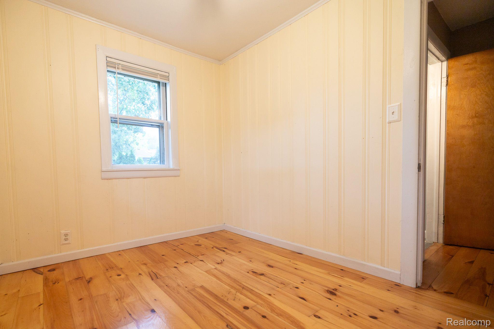 2845 Simpson Drive Rochester, MI 48309 - Photo 19 of 32 Third Bedroom