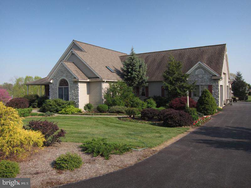 218 Lyndam Lane Lititz, PA 17543 - Photo 1 of 36