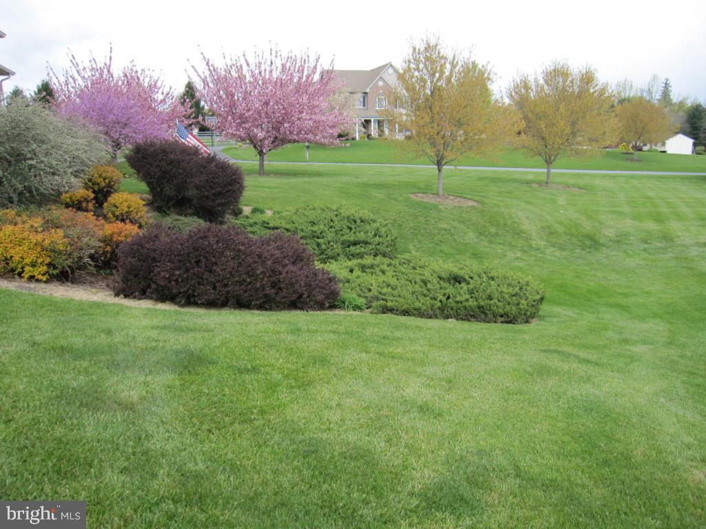 218 Lyndam Lane Lititz, PA 17543 - Photo 18 of 36