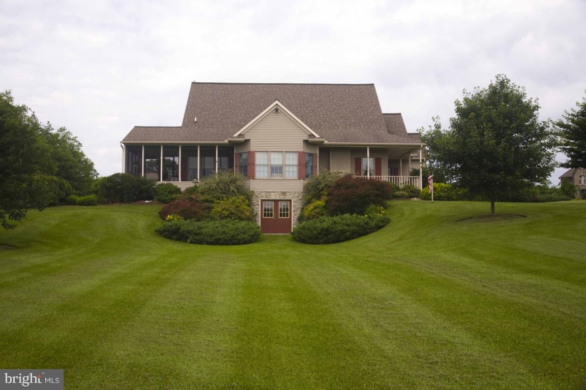 218 Lyndam Lane Lititz, PA 17543 - Photo 2 of 36