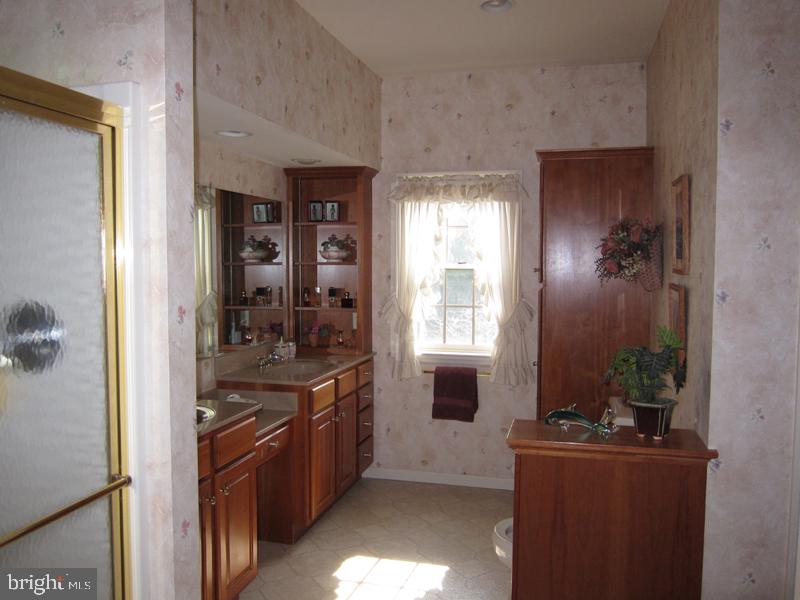 218 Lyndam Lane Lititz, PA 17543 - Photo 21 of 36