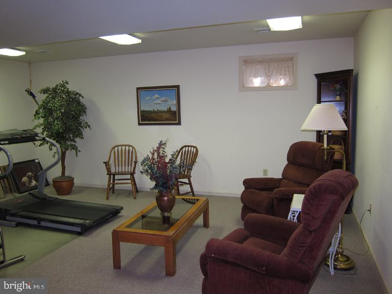 218 Lyndam Lane Lititz, PA 17543 - Photo 27 of 36