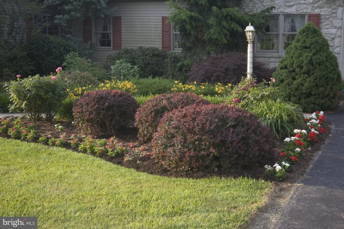 218 Lyndam Lane Lititz, PA 17543 - Photo 4 of 36