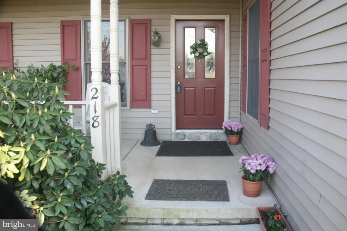 218 Lyndam Lane Lititz, PA 17543 - Photo 5 of 36