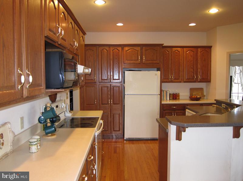 218 Lyndam Lane Lititz, PA 17543 - Photo 9 of 36