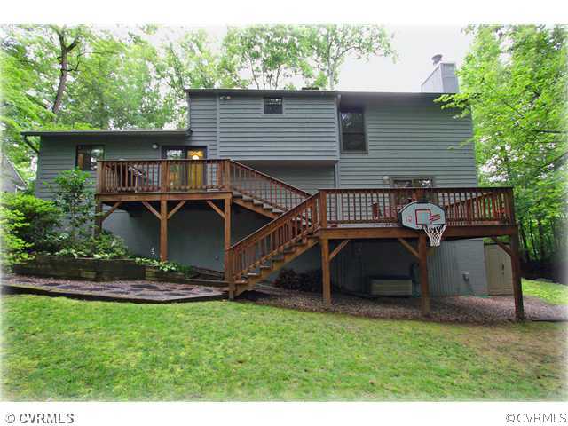 3016 Williamswood Road North Chesterfield, VA 23235 - Photo 2 of 15 a front view of a house with garden
