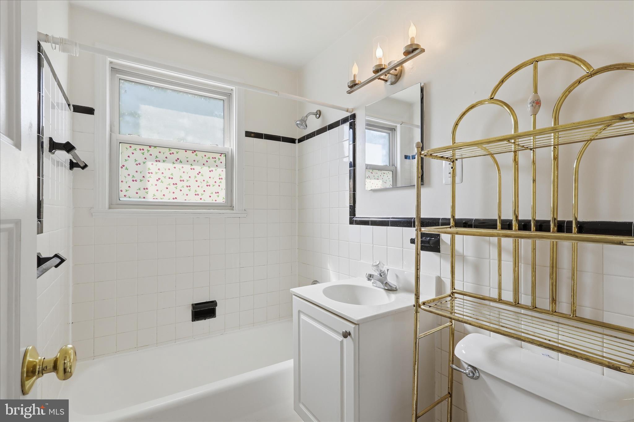 4635 20th Road North, Unit 6 Arlington, VA 22207 - Photo 15 of 22 Bathroom
