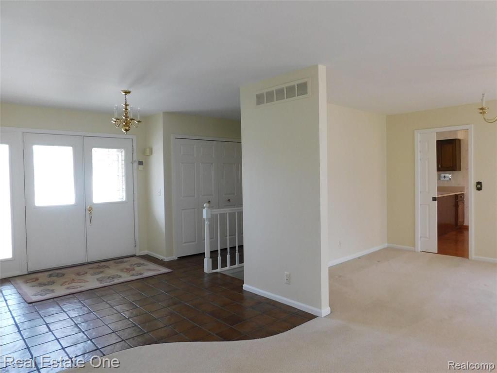 565 Augusta Drive Rochester Hills, MI 48309 - Photo 6 of 30