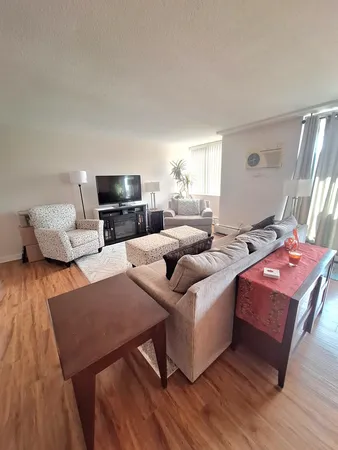 $275,000 | 2211 South Stewart Avenue, Unit 4A, Lombard, IL 60148