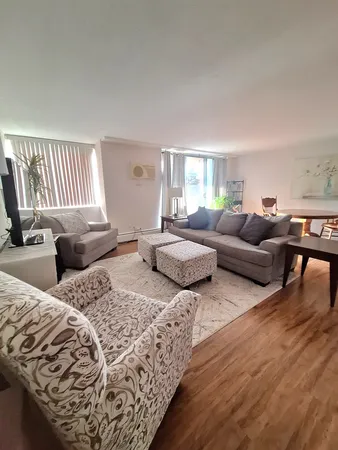 $275,000 | 2211 South Stewart Avenue, Unit 4A, Lombard, IL 60148